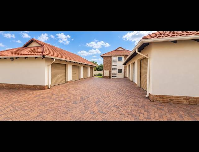 1 BEDROOM TOWNHOUSE FOR SALE IN KOSMOSDAL